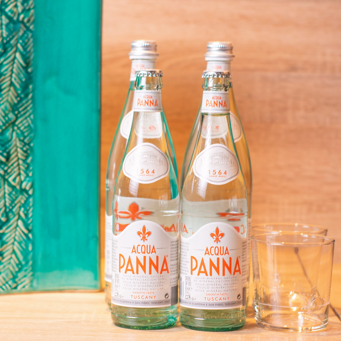 Agua Mineral Natural Sin Gas  Aqua Panna - Botella de Vidrio 505ml (Caja x 24 unidades)