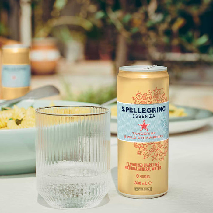 Agua Mineral con gas Sanpellegrino Essenza Tangerine & Wild Stawberry - Lata 330ml (Caja 8 Unidades)